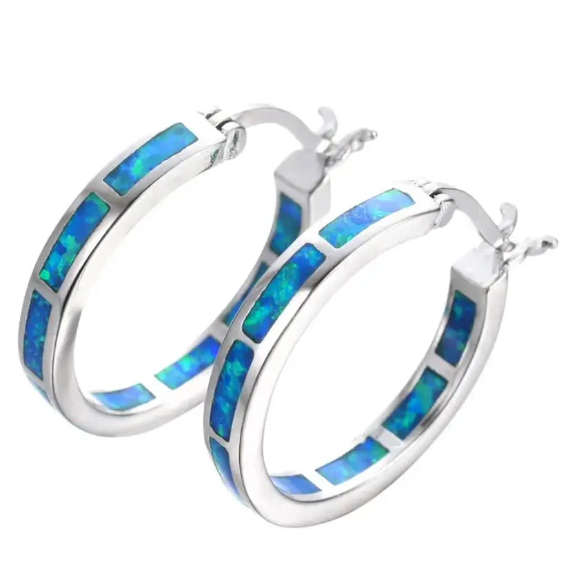Chic orecchini a cerchio con opale di fuoco blu