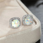 Eleganti orecchini in argento con opale di fuoco bianco rotondo