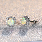 Eleganti orecchini in argento con opale di fuoco bianco rotondo