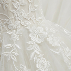 Abito da Sposa Lungo Scollo a V Pizzo Floreale Gonna in Tulle