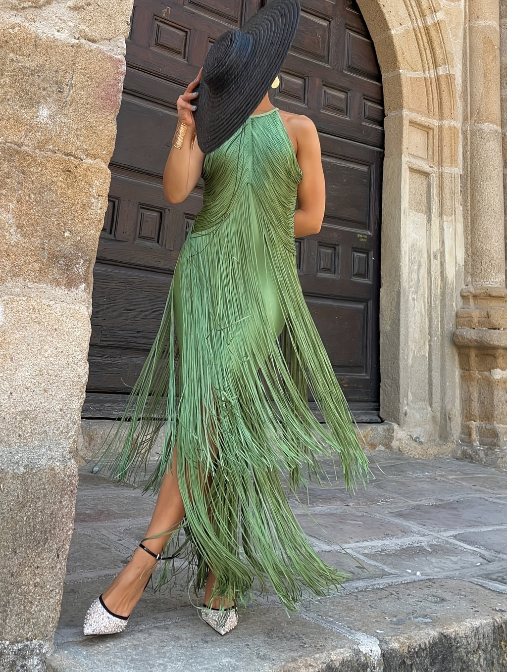 ABITO LUNGO FRANGE HALTER – IL MOVIMENTO CHE INCANTA
